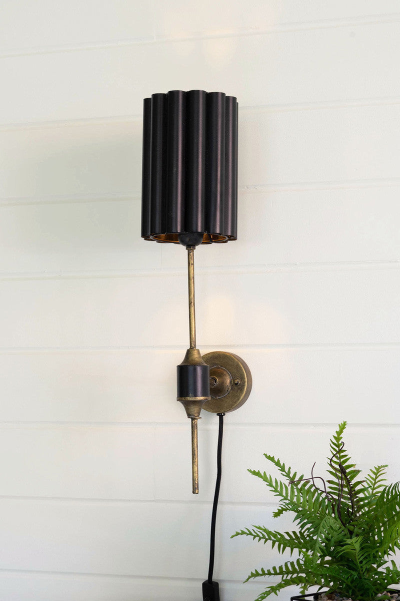 ANTIQUE GOLD WALL LAMP WITH FLUTED BLACK METAL SHADE