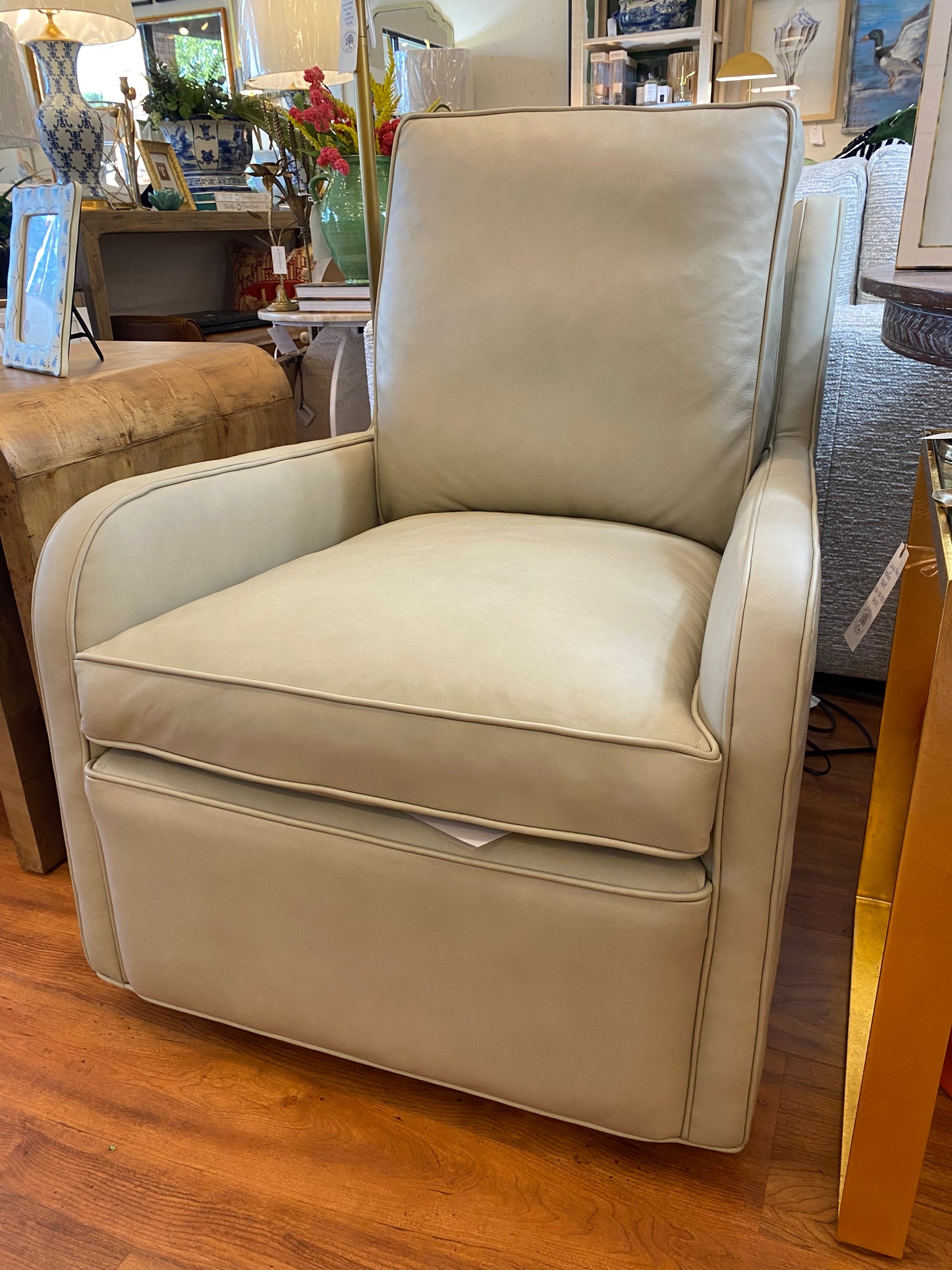 SADLER SWIVEL CHAIR